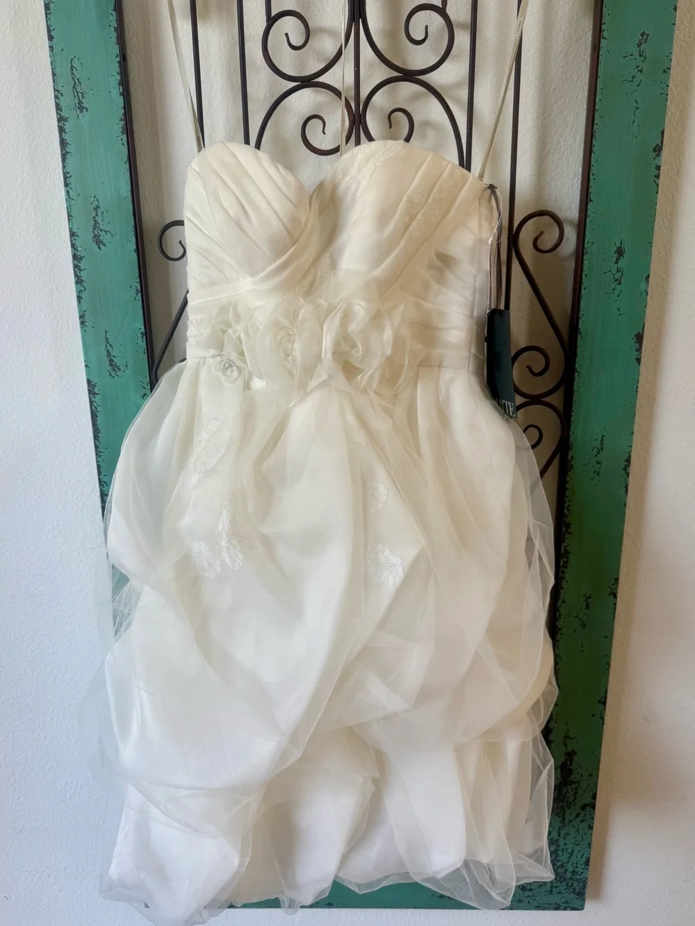 WHITE by Vera Wang Strapless Bubble Hem Rosette Dress NWT Size 0 & hair piece. - Picture 3 of 13